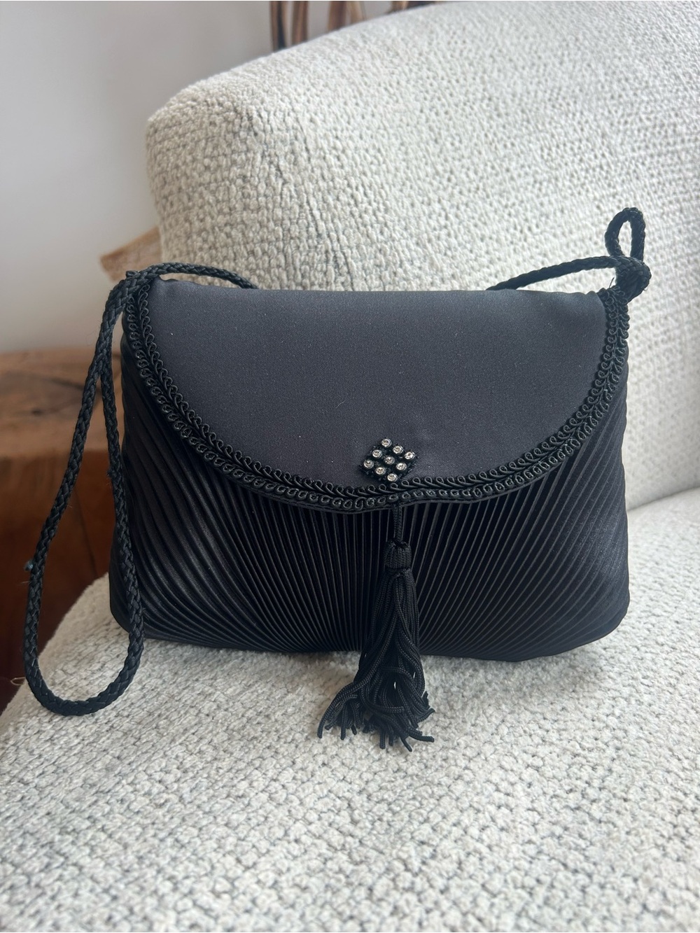 Vintage Black Pleated Shoulder Bag with Braided Strap and Tassel❤️